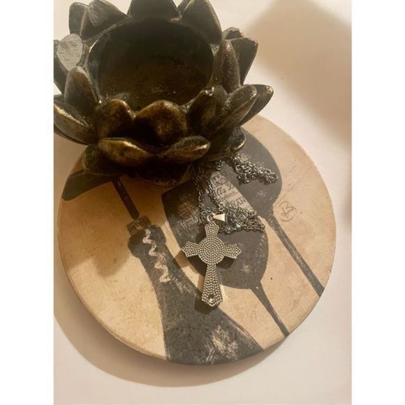 BEAUTIFUL BLUE OPAL CELTIC CROSS NECKLACE - Picture 8 of 8